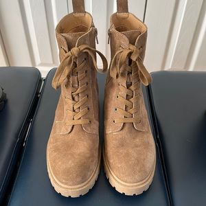 Womens Size 9, Suede, Lug Sole Boot